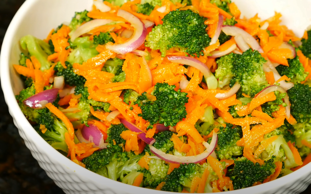 Salată de broccoli